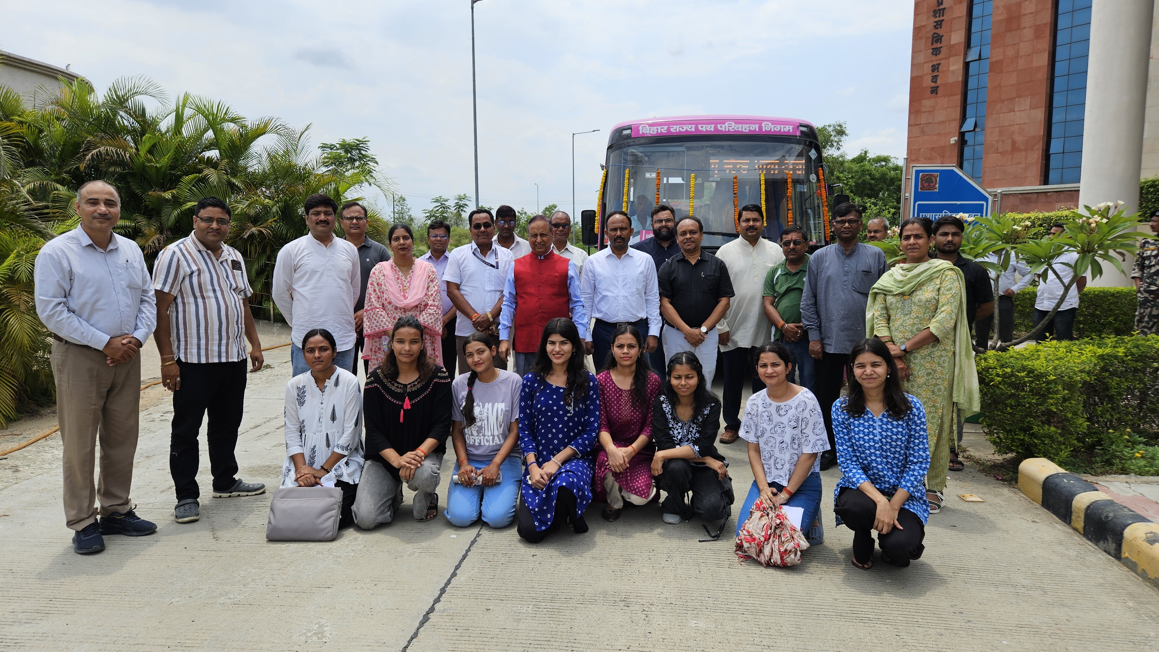 BSRTC starts Women's Bus Service from Gayaji to CUSB campus, Vice Chancellor Prof. K. N. Singh flagged off the Pink Bus